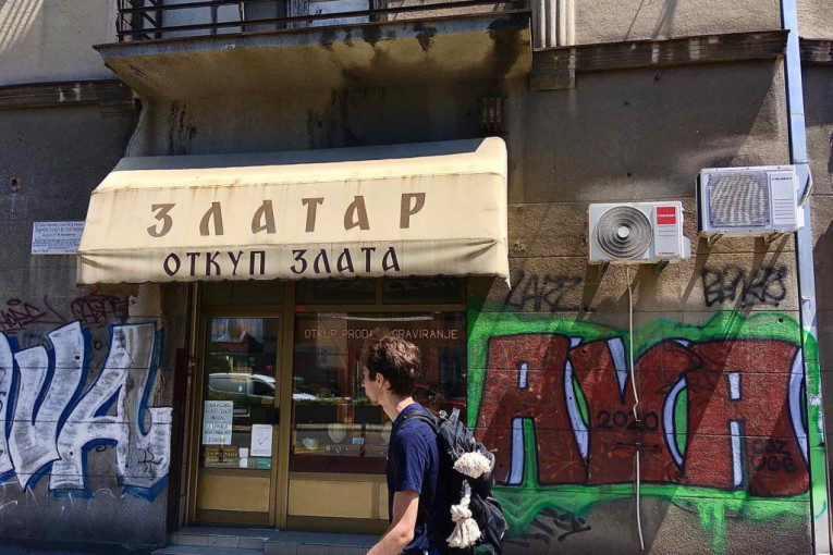 Otkrili smo tajnu staru pola veka! Pored ove ulice prolazite svakodnevno, a ploča sa natpisom u njoj krije strašnu istinu (FOTO/VIDEO)