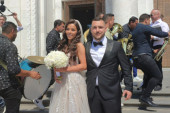 Slađa i Đani stigli na venčanje sina, pa zaigrali uz trubače ispred Hrama: Folker poneo punu torbicu para! (FOTO/VIDEO)