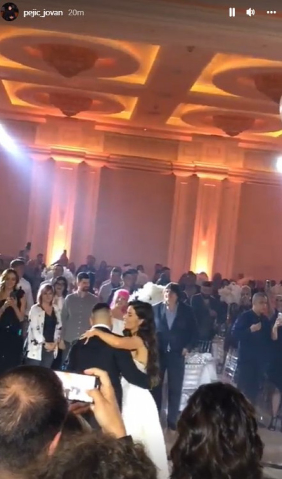 Prvi mladenački ples Miloša i Nine! Svi gledali u Đanijevog sina i snaju (FOTO)