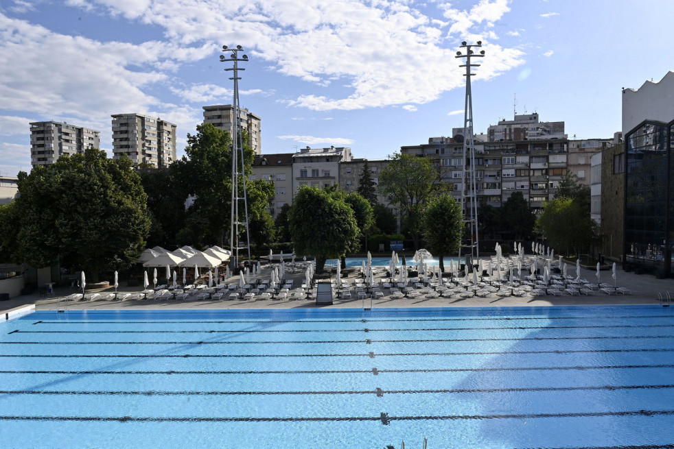 Spas od užarenog asfalta i vrućeg talasa: Beogradski bazeni počinju sa radom - cene veće nego prošle godine