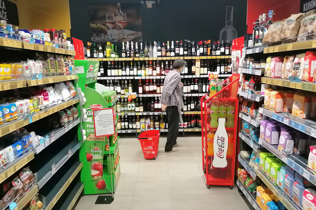 Haos u prodavnicama: U Hrvatskoj trgovci sklanjaju robu ograničene cene