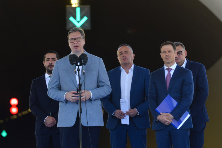Predsednik Vučić objavio novi snimak i poslao snažnu poruku: "Još mnogo toga dobrog je pred nama! Za Srbiju!" (VIDEO)
