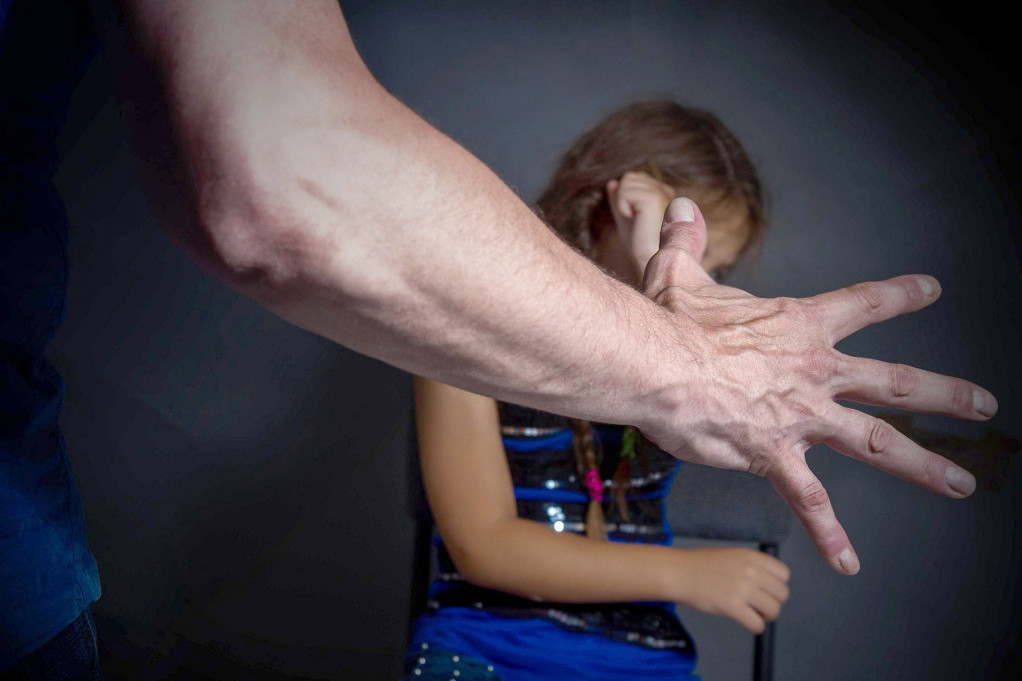 Jeziv slučaj porodičnog nasilja u Zagrebu! Otac tukao ćerku (5) ispred radnje, prijavili ga prolaznici: "Šamarao ju je, udario u potiljak"