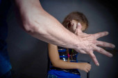 Svako drugo dete vaspitavano batinama: Nasilne roditelje teško "preoblikovati", počnu da biju decu već od druge godine