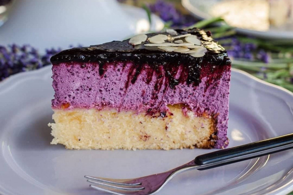 Recept dana: Mus torta sa borovnicama, letnja ljubičasta lepotica koja će vas osvojiti na prvi zalogaj