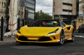 Kad hoćeš da "ćapiš" ekskluzivna kola: Ukrao Ferrari, ali nije daleko stigao – auto bio na rezervi (FOTO)