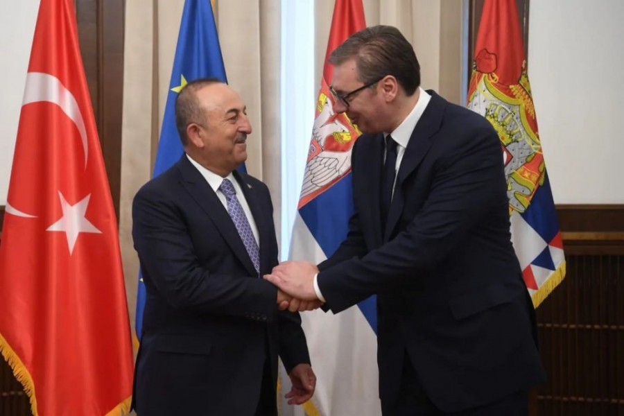 Turski ministar Mevlut Čavušoglu sa srpskim predsednikom Aleksandrom Vučićem