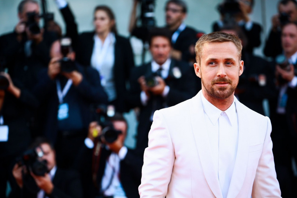 Šokantna transformacija popularnog glumca: Prva fotografija Rajana Goslinga kao Kena u filmu "Barbi" (FOTO)