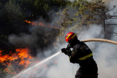 Izbio požar u kući u Bačkom Jarku (VIDEO)
