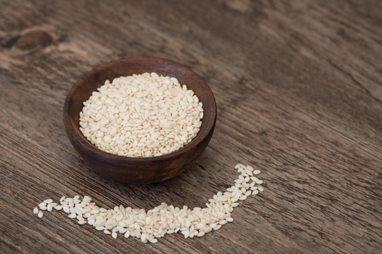 Recept dana: Posne kocke sa susamom su toliko hrskave i bogatog ukusa,  a jednostavno se prave