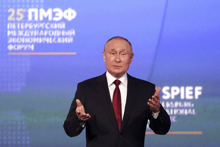 Putin: Vladajuće elite na Zapadu i dalje sve druge smatraju svojim kolonijama