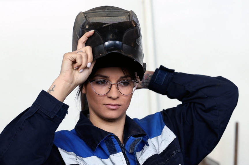 Jelena bila jedina žena varilac na takmičenju u Kini: Sada vari bagere u Srbiji i prkosi predrasudama! (VIDEO)