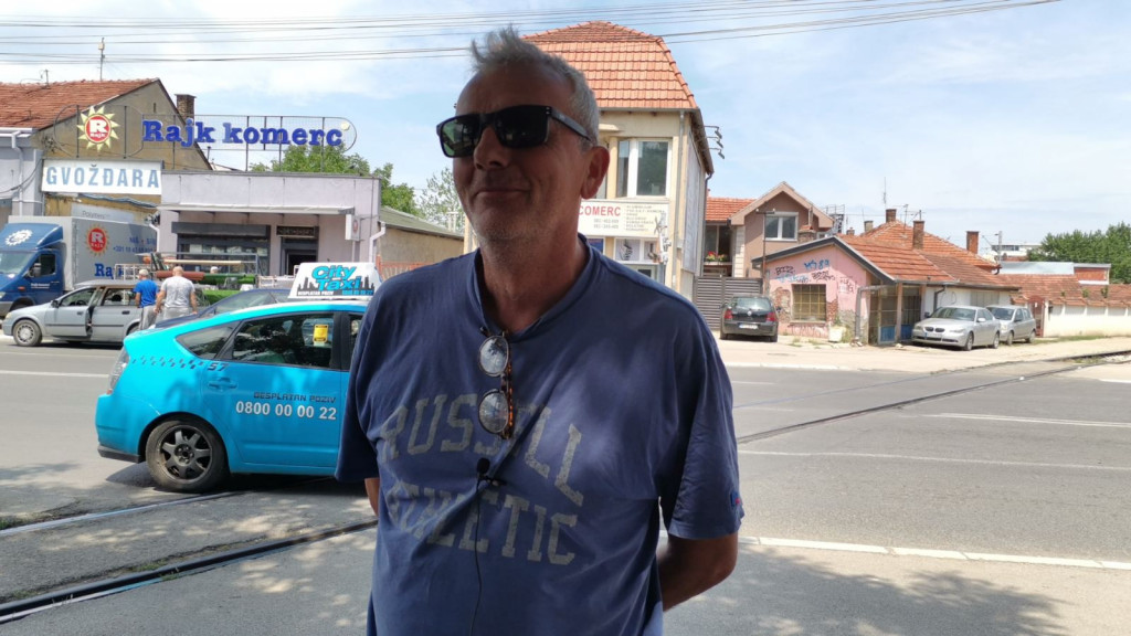 Vraćala se iz grada, stavila slušalice i nije čula kako voz nailazi: Tinejdžerka iz Niša umalo da nastrada na kućnom pragu (FOTO)