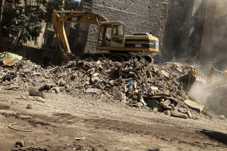 Urušila se zgrada u Kairu: Poginula šestočlana porodica? Spasioci pretražuju ruševine! (FOTO)