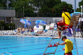 Lepa vest za beogradske đake: Na bazenima se možete kupati za džabe, ali samo ako sa sobom ponesete ovu stvar!