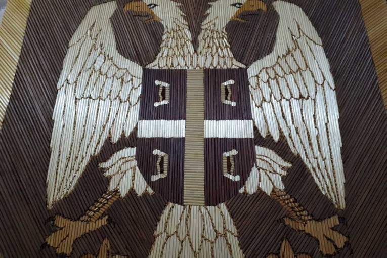 Vitomir iz Gadžinog Hana "naslikao" preko 200 slika samo pomoću slame! Dela mu krase čak i Hilandar! (FOTO)