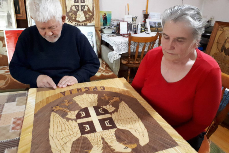 Vitomir iz Gadžinog Hana "naslikao" preko 200 slika samo pomoću slame! Dela mu krase čak i Hilandar! (FOTO)