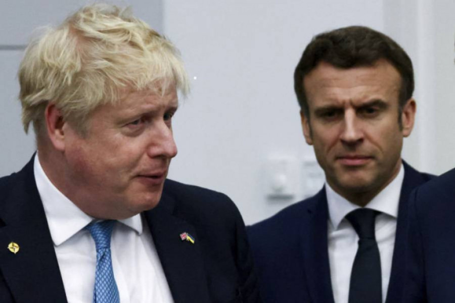 Smrtonosna bolest kraljice Elizabete i Makronov bes zbog Bregzita: Džonsonovi memoari će sigurno šokirati svet