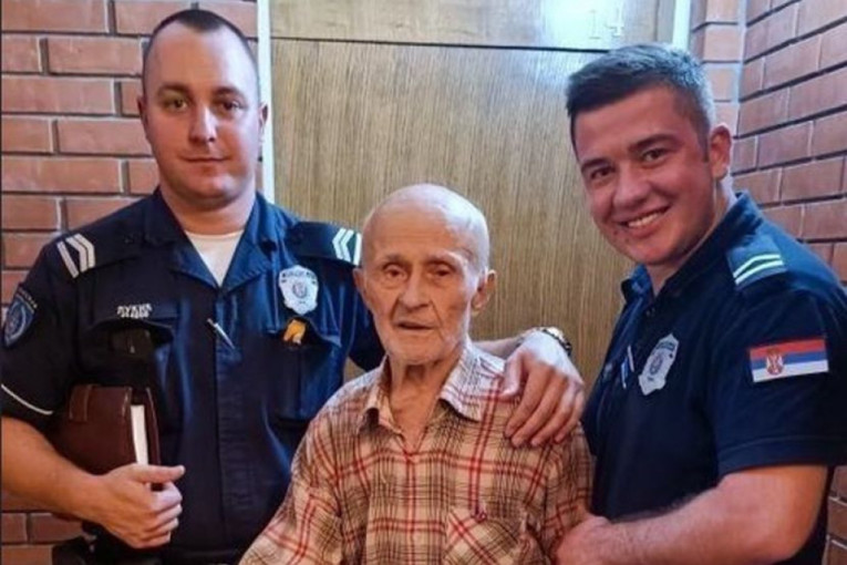 Drama na Višnjičkom vencu - dva sata trajala agonija: Deka se zaglavio u cevi, vatrogasci i policajci Milan i Suad pritekli u pomoć (VIDEO)