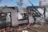 Od fabrike stiropora ostao pepeo i dim: Ogroman požar kod Mionice - vatra progutala 240 metara kvadratnih! (FOTO)