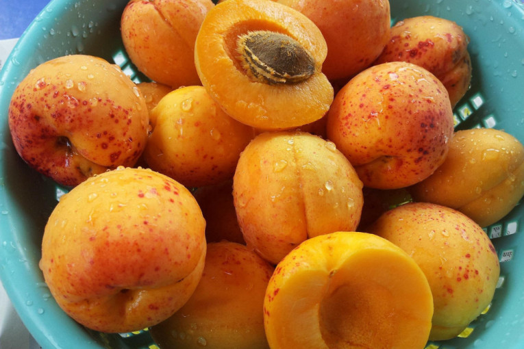 Recept dana: Tart sa kajsijama osvaja sočnim nadevom i prhkim testom