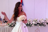 Egelja blistala u venčanici! Bidermajer joj bio od belih ruža, a uz ovu pesmu se odvio prvi ples bračnog para! (FOTO)