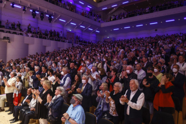 Desetominutne ovacije za Beogradsku filharmoniju u Dortmundu: Felc dirigovao više od 7 sati (FOTO/VIDEO)