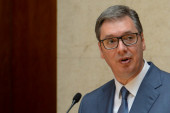 Vučić uputio saučešće povodom smrti Dragana Tomića: "Cenio sam njegovo ozbiljno, savesno i odgovorno ponašanje"