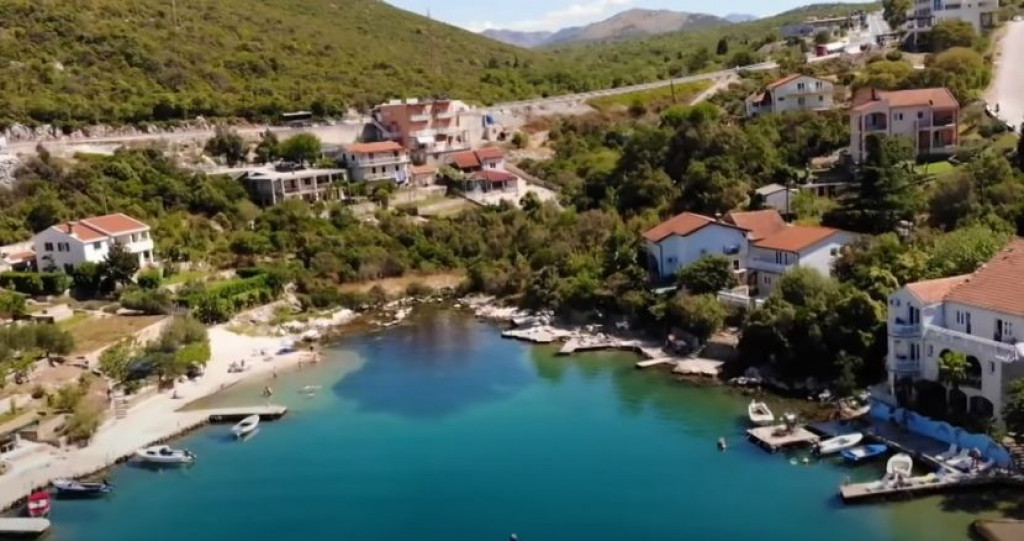 Od 150 do 200 evra dnevno za celu porodicu! Neum ove godine obara rekord, i dalje je sve pristupačno