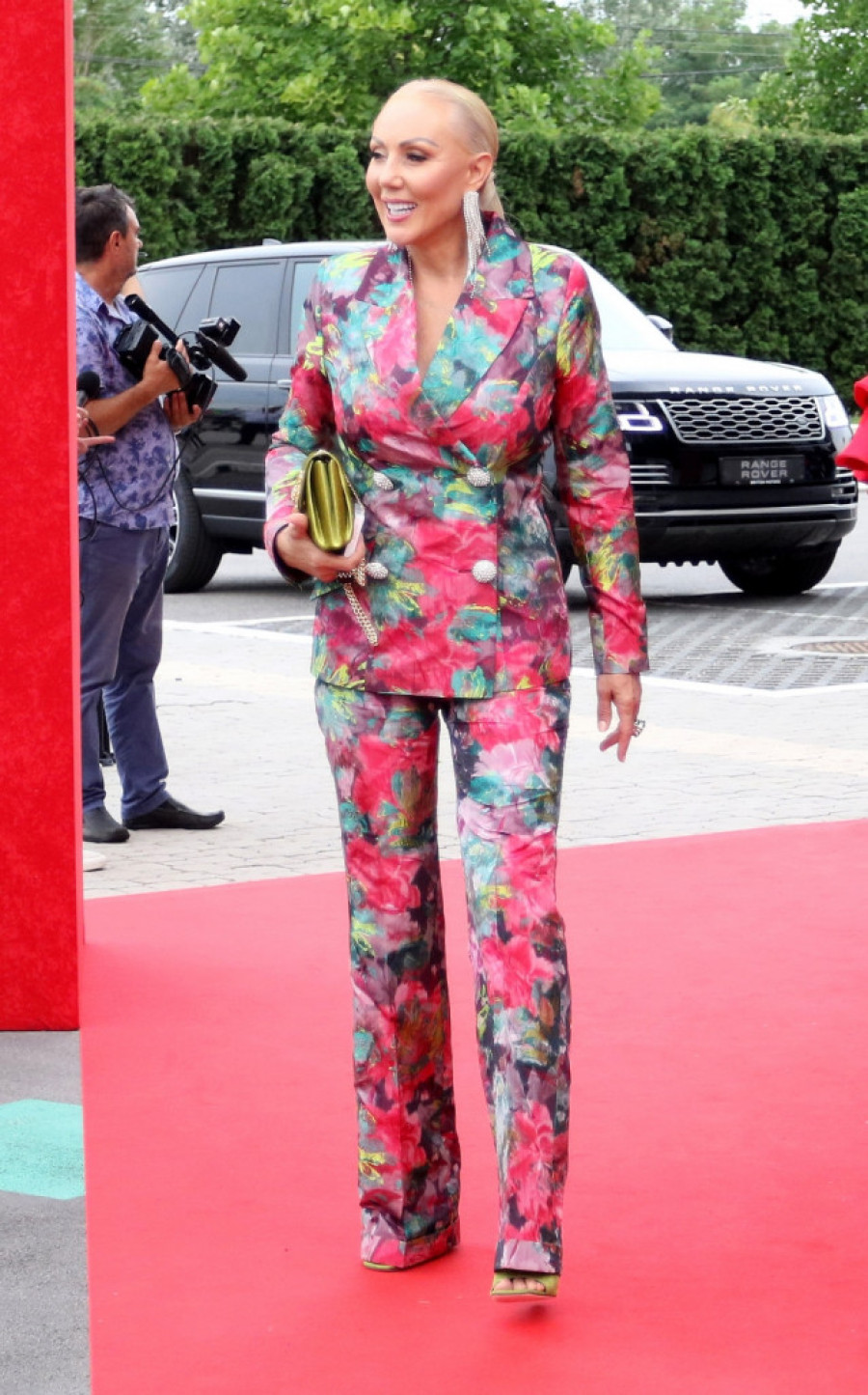 Lepa Brena otišla na odmor: Privatan avion i žensko društvo (FOTO)