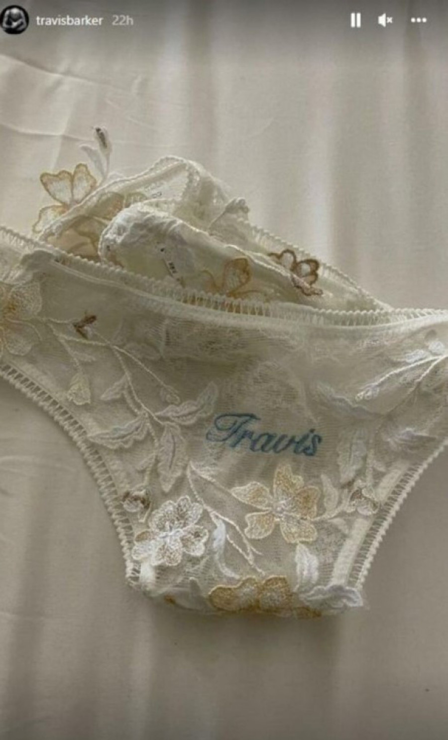 "Ovo je novi nivo prelaženja granice"! Kortni i Travis ponovo šokirali: Bubnjar objavio njen donji veš na Instagramu (FOTO)