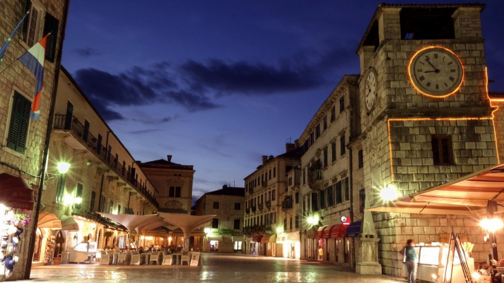 Letovanje u Crnoj Gori nikad skuplje: Ako čekate jul – plaćate duplo, predsezona i špic leta kao nebo i zemlja