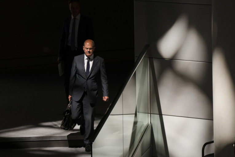 Propast zapadnih političara koji su udarili na Rusiju: Rešavaju ukrajinsku krizu, a u njihovim državama haos i raspad sistema!