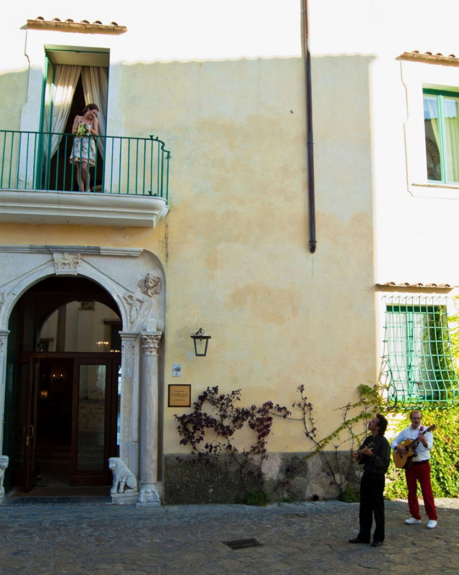 Zašto ove mlade liju suze i pevaju tužne pesme na dan svog venčanja?