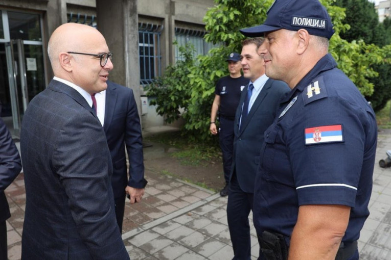 Vučević čestitao novom v. d. načelniku Policijske uprave: Naš zajednički prioritet je da Novi Sad bude bezbedan grad (FOTO)