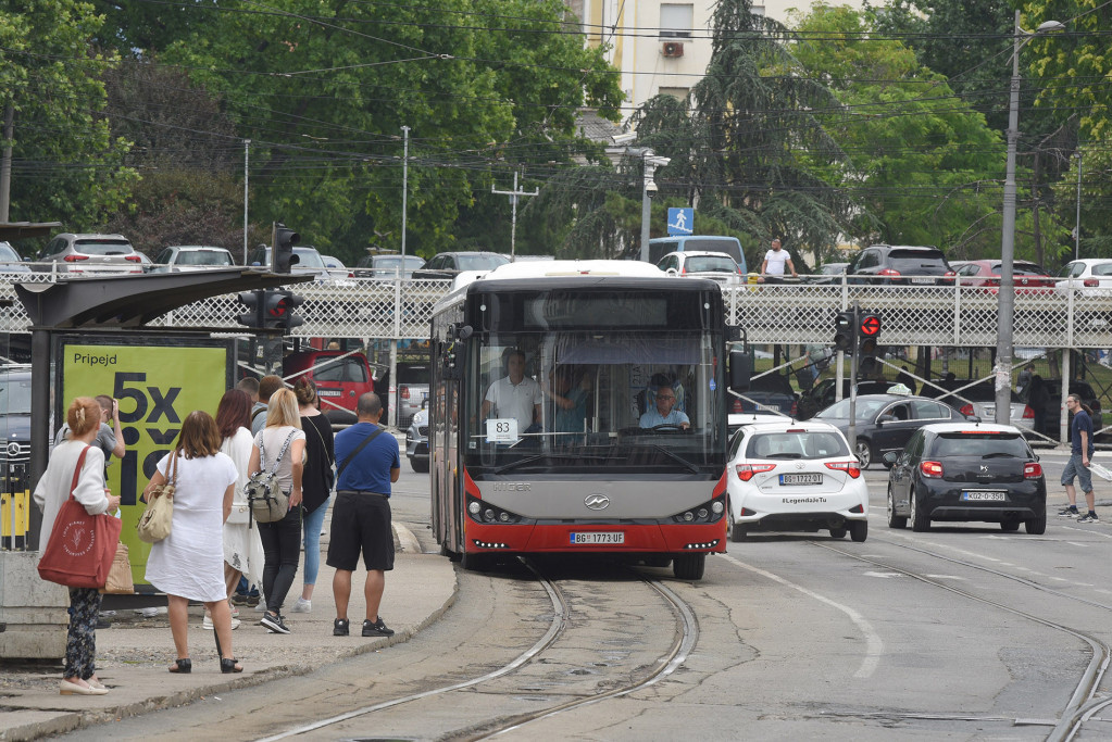 Ova linija u toku dana preveze više od 80.000 Beograđana: Ko kontroliše koliko je putnika u jednom autobusu?