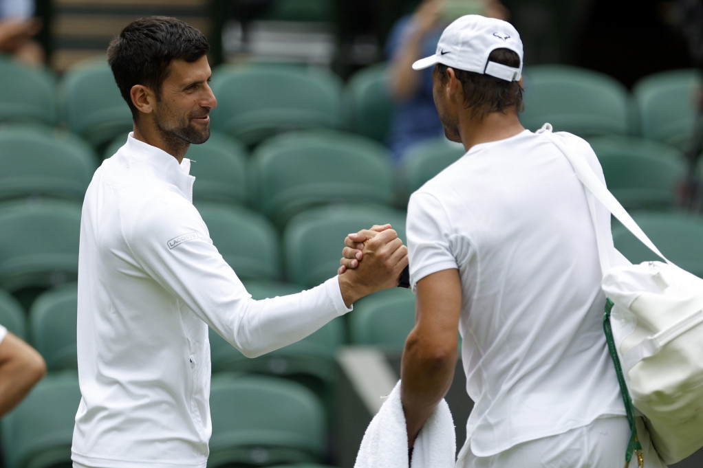 Sreli se Novak i Nadal: Jedan trenirao, drugi iz prikrajka analizirao rivala (VIDEO)