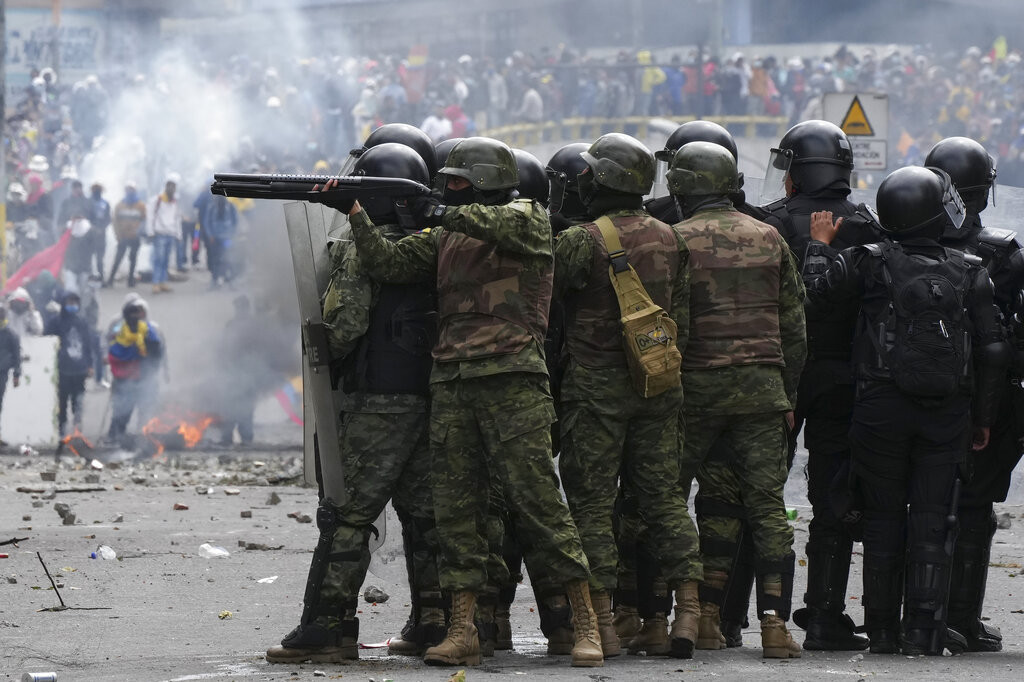U Ekvadoru ubijeni policajci tokom nereda zbog prebacivanja zatvorenika iz prepunih i nasilnih zatvora