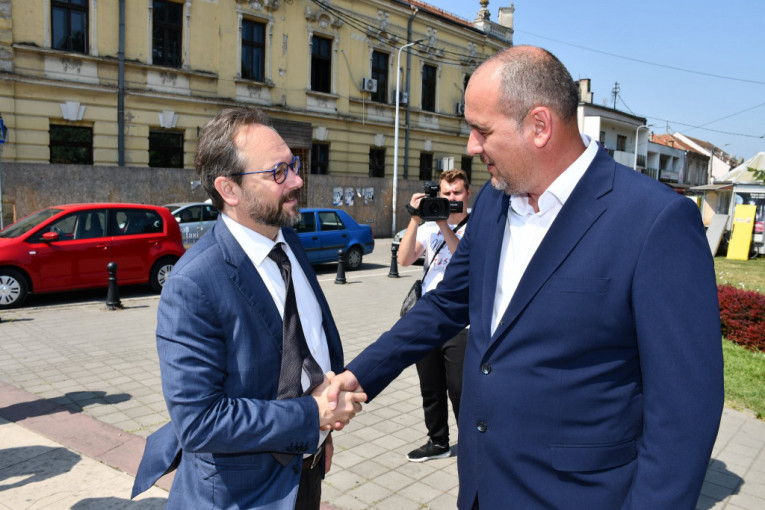 24SEDAM NEGOTIN Šef delegacije EU u Srbiji posetio Opštinu Negotin