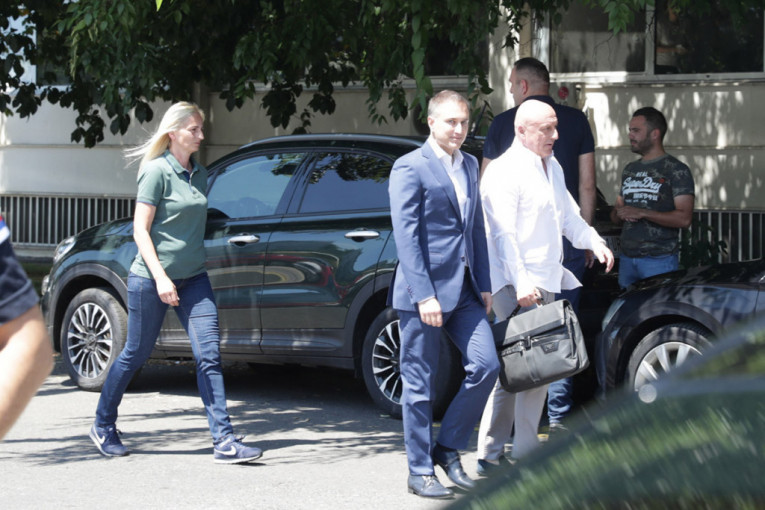 Ministar Stefanović stigao na razgovor u SUK, saslušanje Hrkalović traje više od pet sati (FOTO/VIDEO)