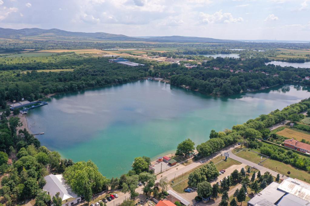 Sedam veličanstvenih jezera svojom lepotom mame posetioce, a od Beograda su udaljena samo sat vremena