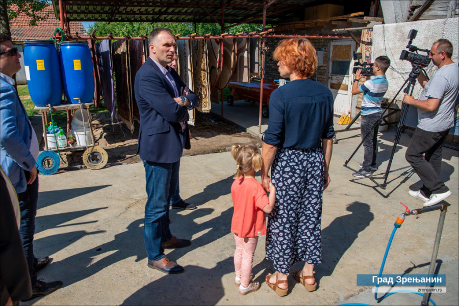 24SEDAM ZRENJANIN “Da nam sela budu bliža” u Perlezu - gradonačelnik razgovarao s predstavnicima sela