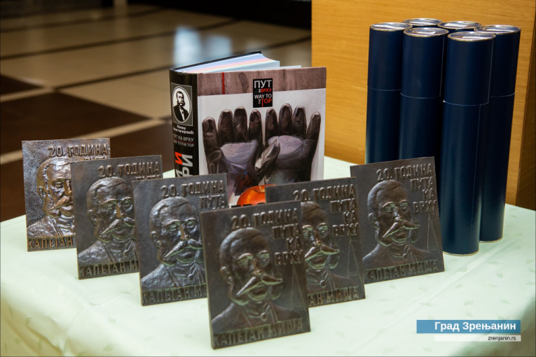 24SEDAM ZRENJANIN Gradonačelnik Simo Salapura prisustvovao svečanosti ustanovljenja kosmopolitskog priznanja “Nikola Tesla”