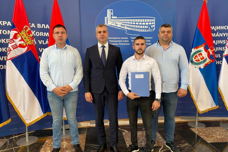 24SEDAM IRIG Potpisan ugovor o finansiranju projekta za postavljanje rasvete na terenu FK Radnički