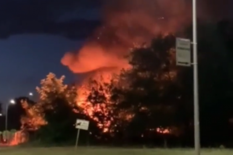 Ogroman požar u Novom Sadu: Gore barake na Rumenačkom putu (VIDEO)