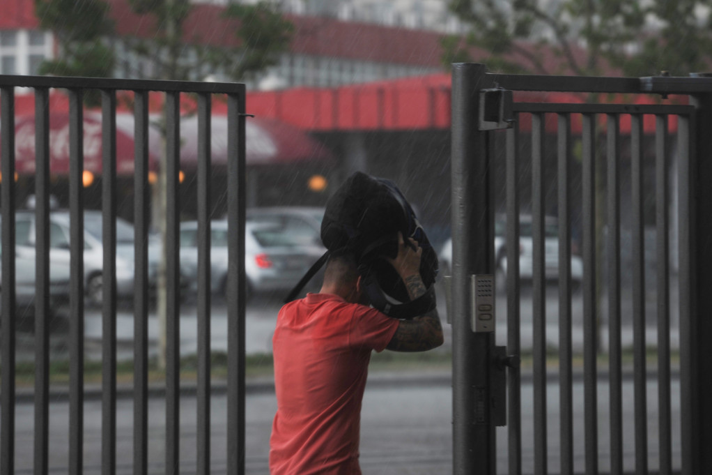 RHMZ upozorava na nevreme: Oluja, kiša i grad sve do petka, u jednom delu zemlje narandžasti meteo-alarm