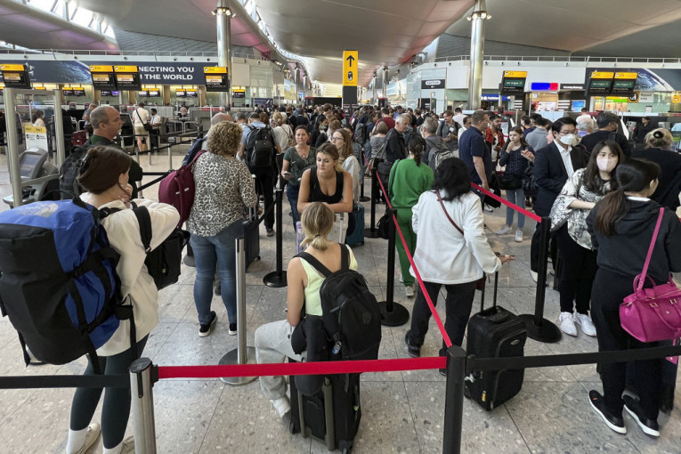 Nemcima samo na aerodromima treba 5.500 ljudi: Poslodavac mora da obezbedi smeštaj