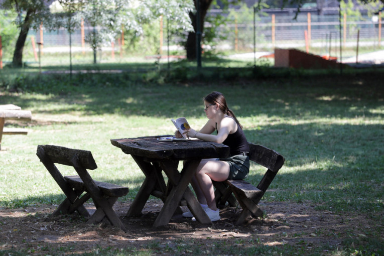 Šest sаvеta "Batuta" zа bеzbеdаn bоrаvаk nа suncu: Stručnjaci instituta objasnili kako da ne oštetite kožu i vid