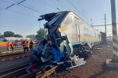 Stravična nesreća u Češkoj: Brzi voz i lokomotiva se sudarili, ima mrtvih (VIDEO)
