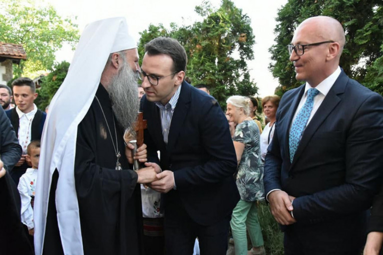 "Stigao je među svoj narod": Petković sa radošću dočekao patrijarha Porfirija na KiM (FOTO)